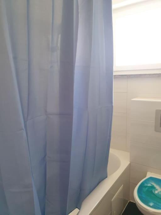 Schoene 2 Zimmer Wohnung Im Herzen Von ไกลส์ดอร์ฟ ภายนอก รูปภาพ