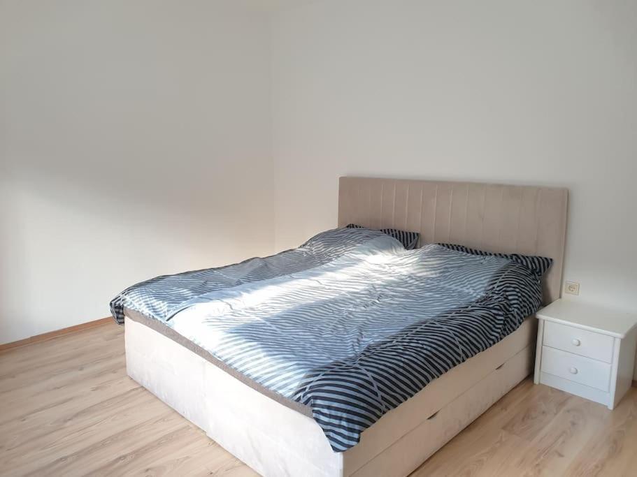 Schoene 2 Zimmer Wohnung Im Herzen Von ไกลส์ดอร์ฟ ภายนอก รูปภาพ
