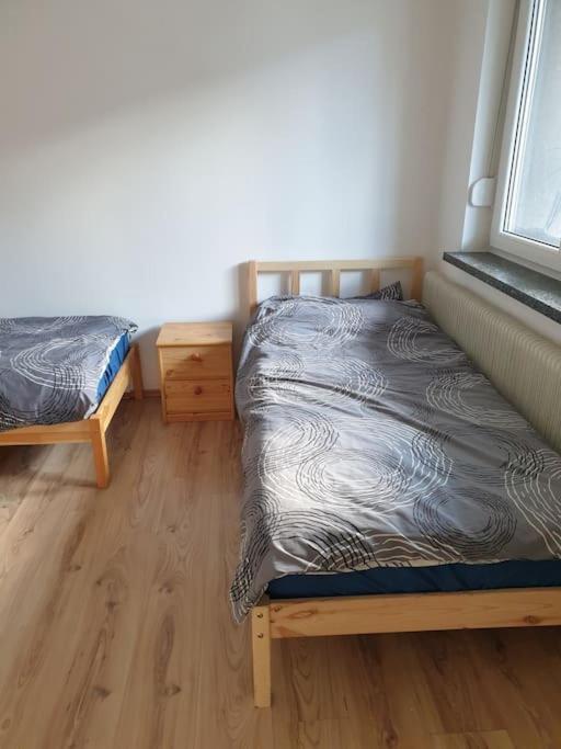 Schoene 2 Zimmer Wohnung Im Herzen Von ไกลส์ดอร์ฟ ภายนอก รูปภาพ