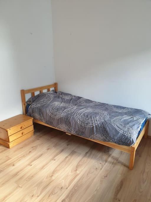Schoene 2 Zimmer Wohnung Im Herzen Von ไกลส์ดอร์ฟ ภายนอก รูปภาพ